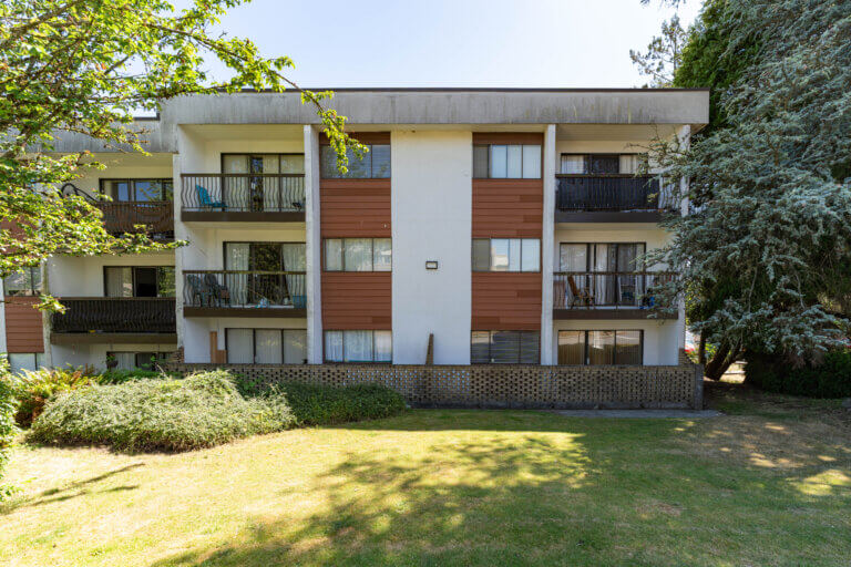 Howie Court Apts