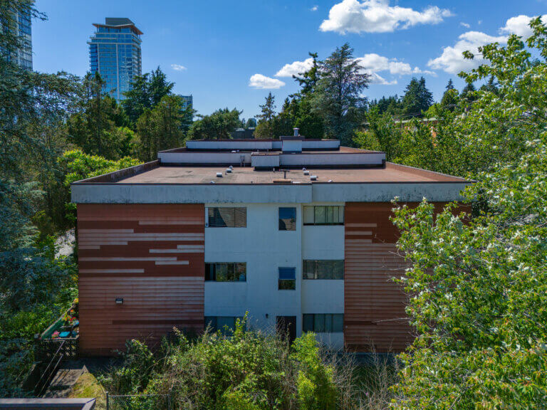 Howie Court Apts