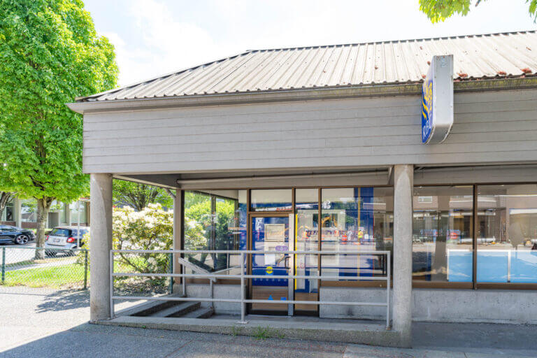 2586 E. Hastings
