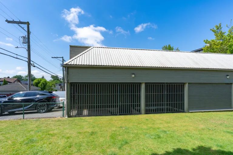 2586 E. Hastings