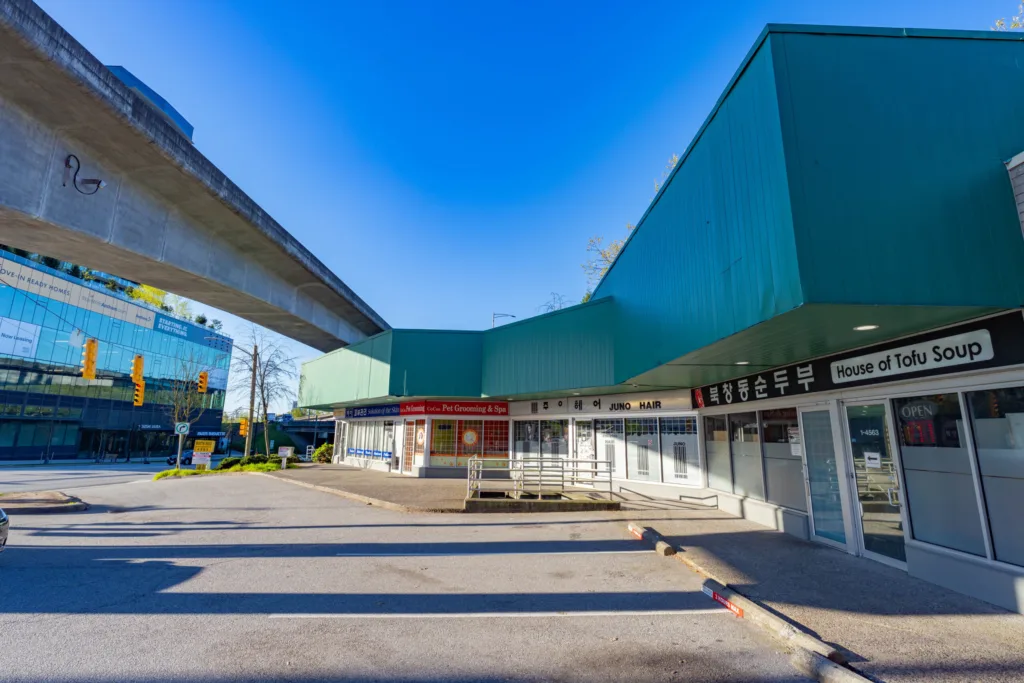 4563 North Road other photo