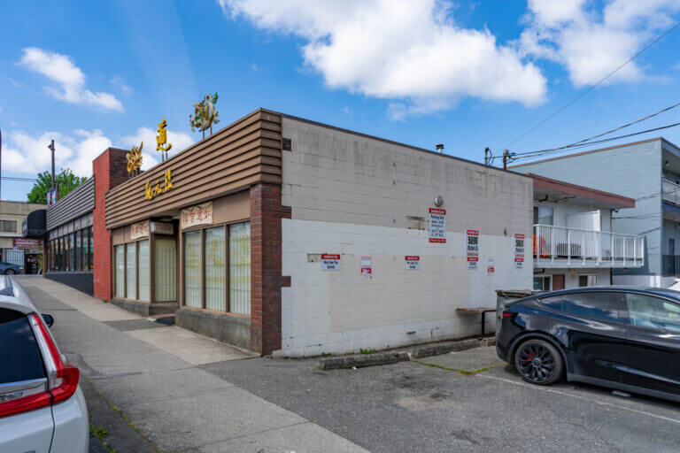 5088-5090 Victoria Dr. & 2017-2021 E. 35th Ave.