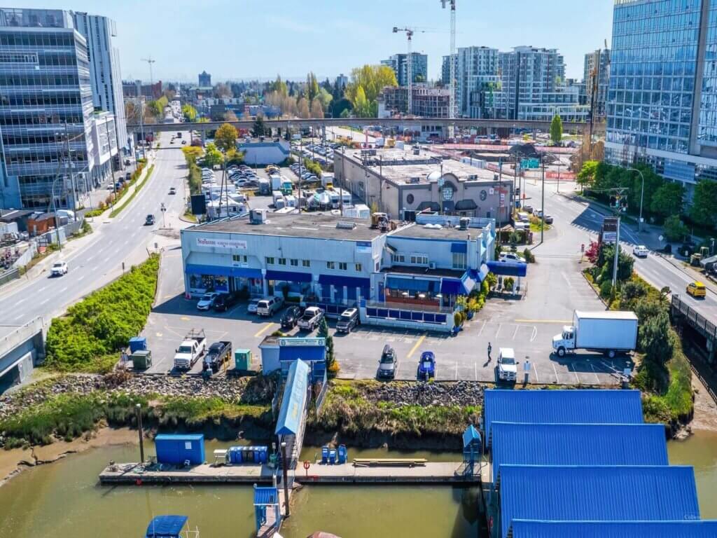 8331 River Road exterior photo