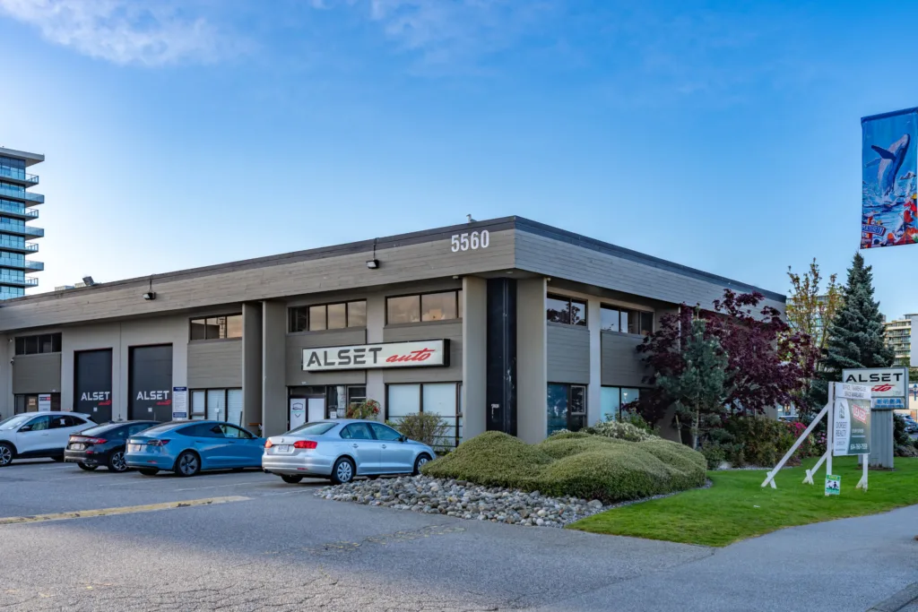 Minoru Plaza 5560 building exterior with on-site parking