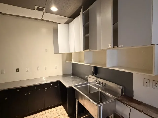 8400 Alexandra Road Unit 130 prep area with sink and upper cabinets